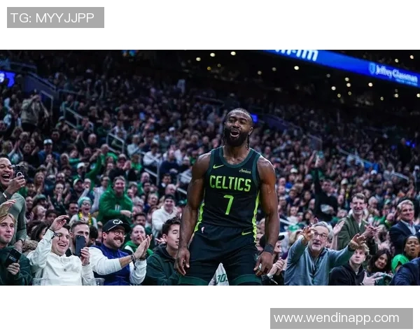 杰伦布朗狂砍41分6板7助5断1帽却难救球队首节火力全开表现引人注目